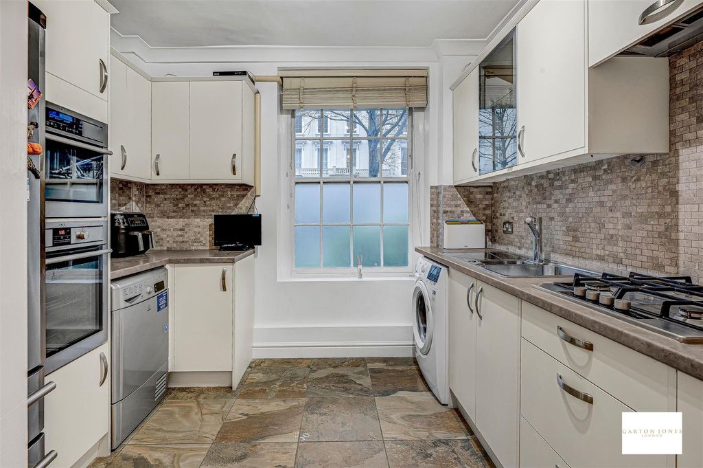 Property photo 3 of 16 Kitchen