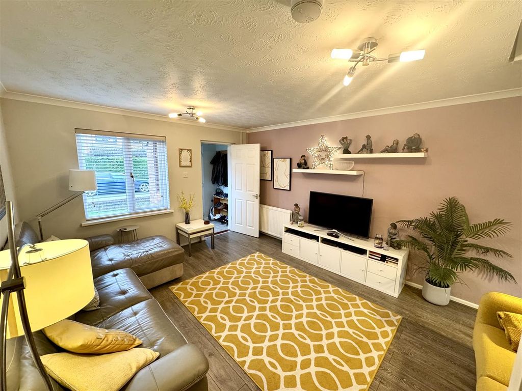 Property photo 2 of 15 Lounge