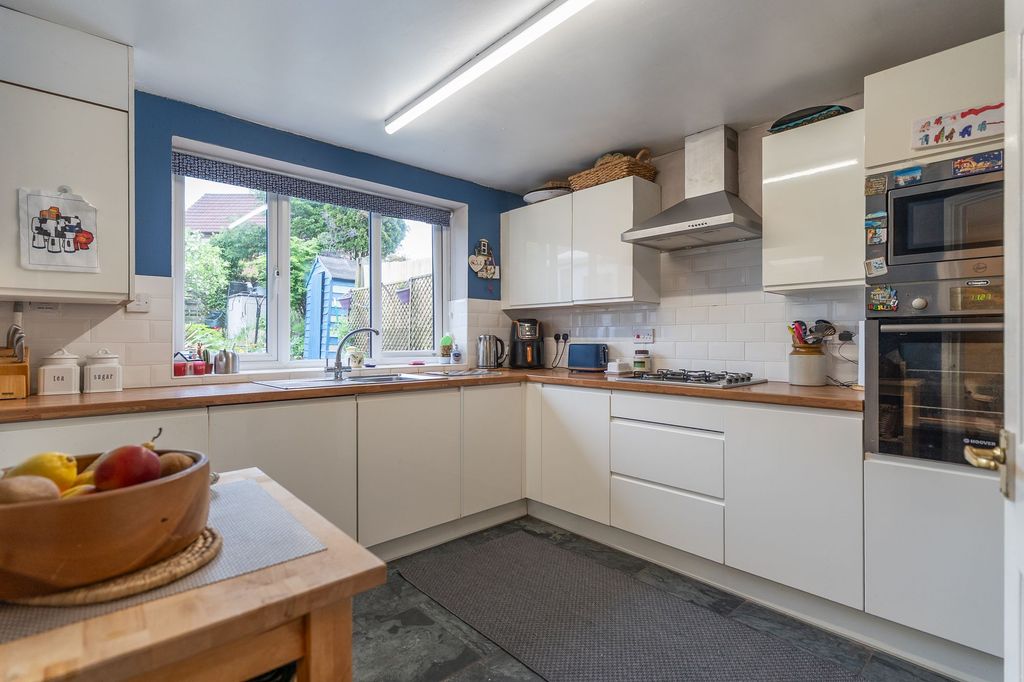 Property photo 2 of 33