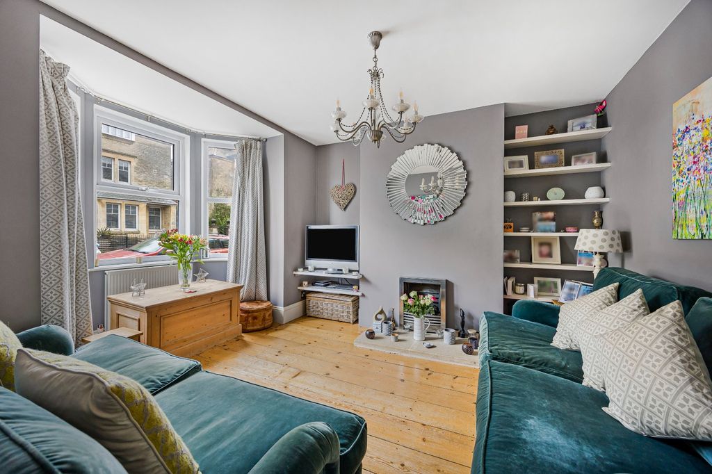 Property photo 3 of 17 Sitting Room