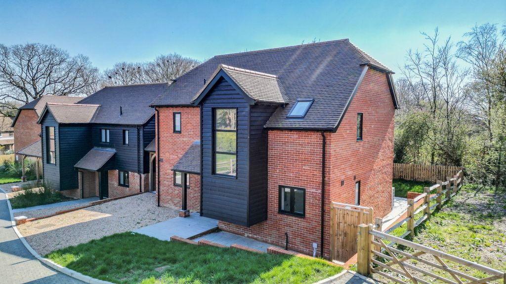 Property photo 1 of 11