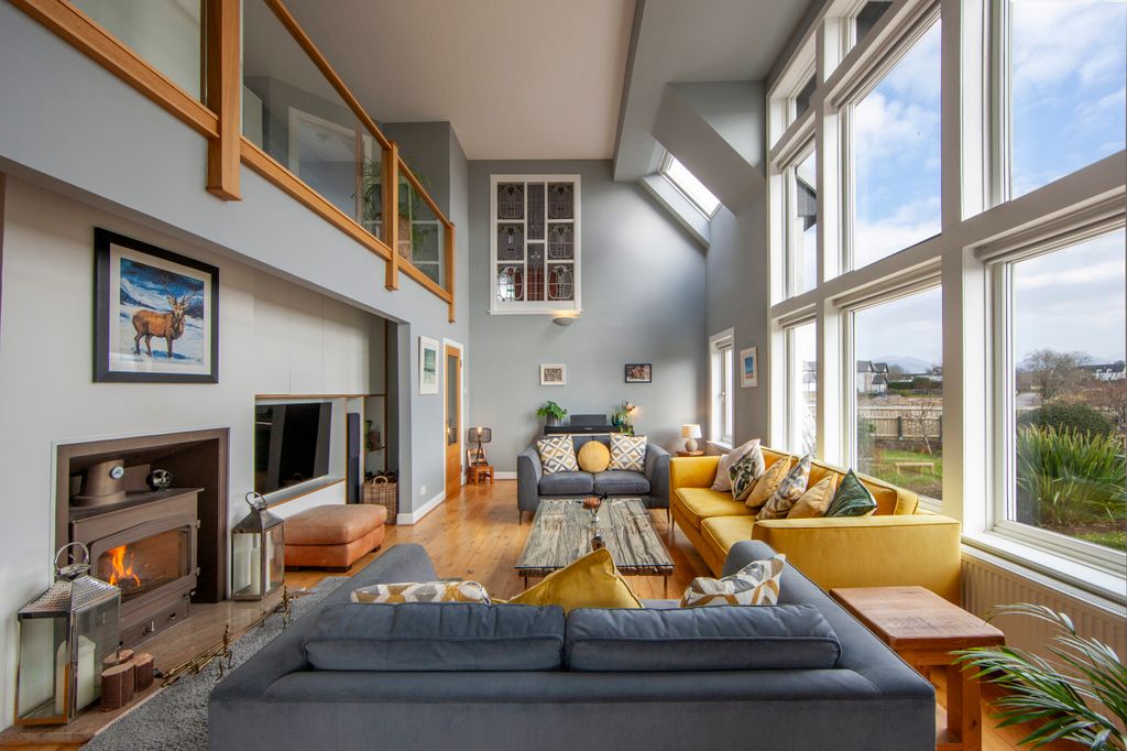 Property photo 3 of 45