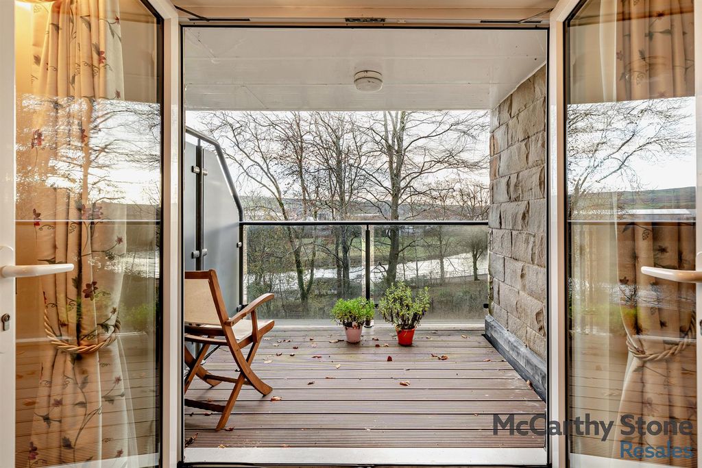 Property photo 2 of 28 8672919-Interior03-800.Jpg