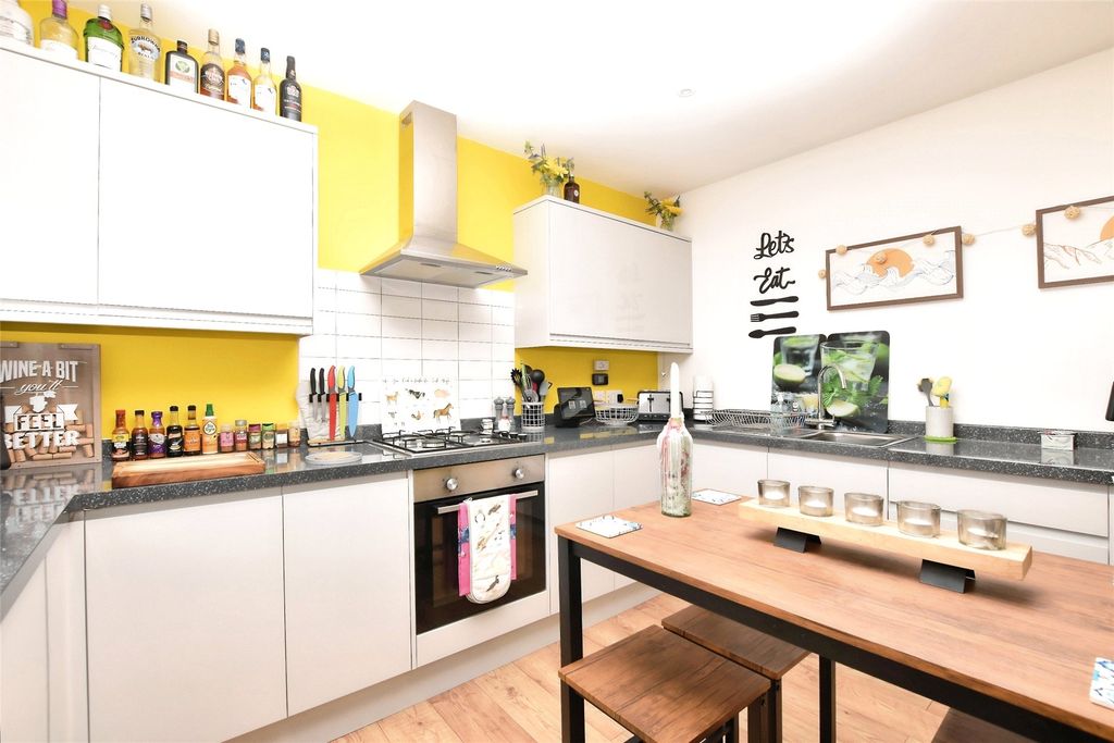 Property photo 3 of 14 Kitchen