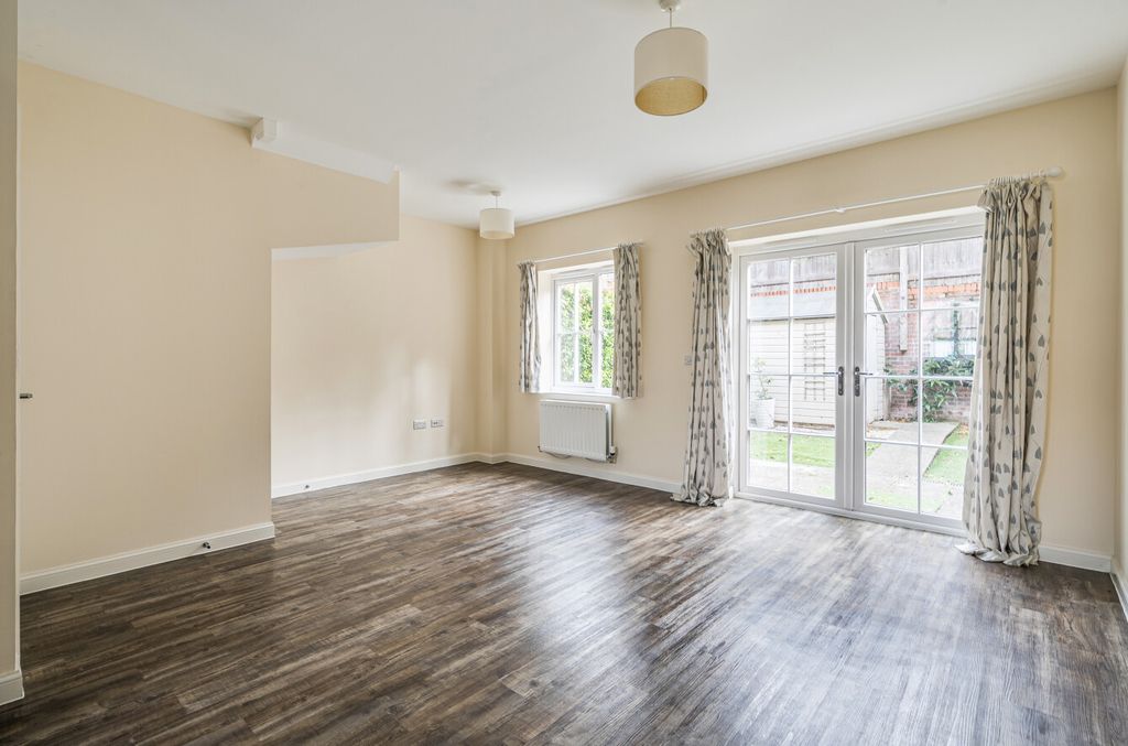 Property photo 3 of 13 1364400-23-68E4Fb...