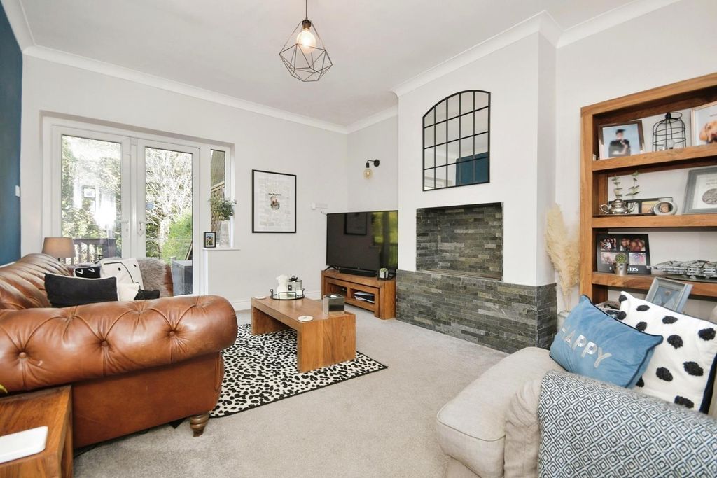 Property photo 3 of 14 Living Room.Jpg