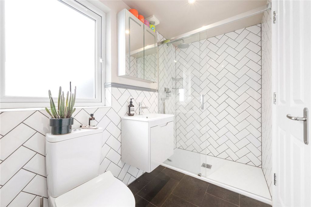 Property photo 2 of 14 Bathroom