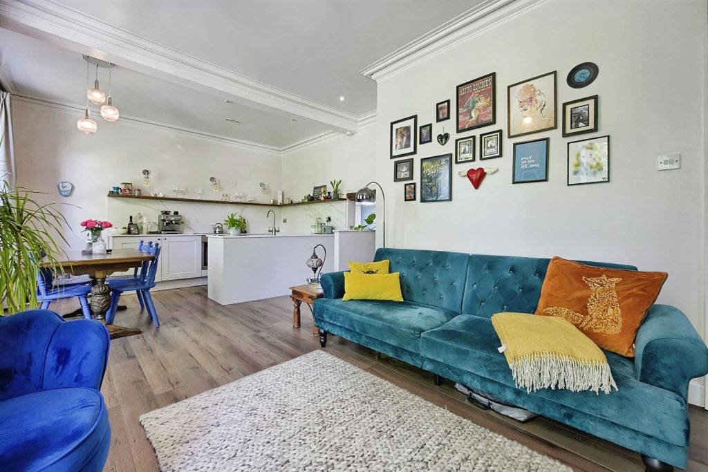Property photo 2 of 17