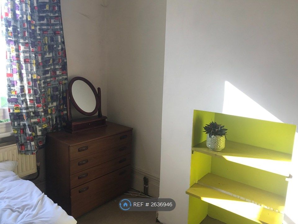 Property photo 2 of 13 Room To Let