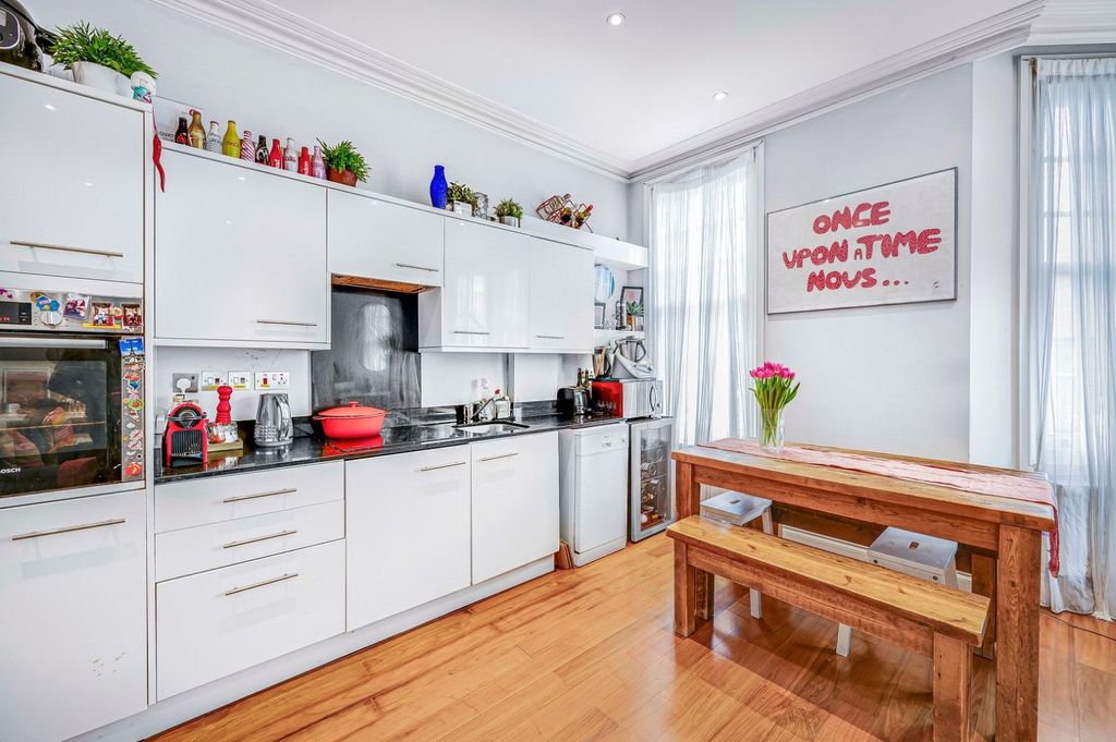 Property photo 3 of 6 Picture No. 14