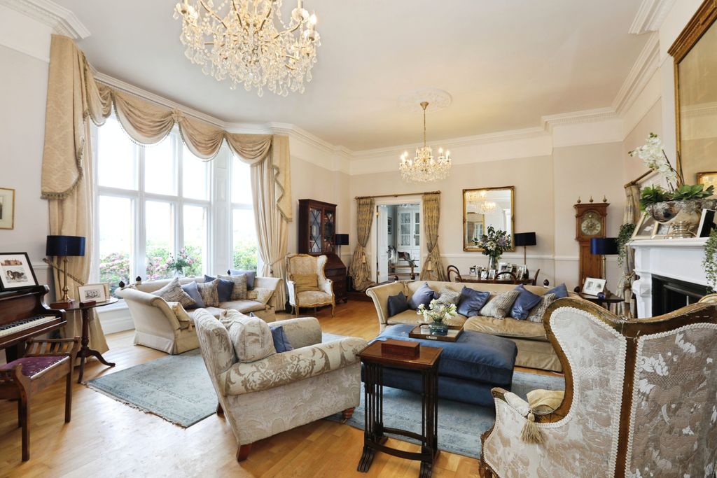 Property photo 2 of 19 Drawing Room