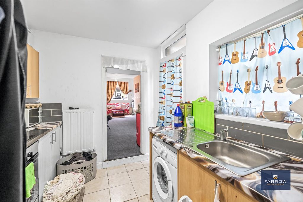 Property photo 3 of 16 Kitchen