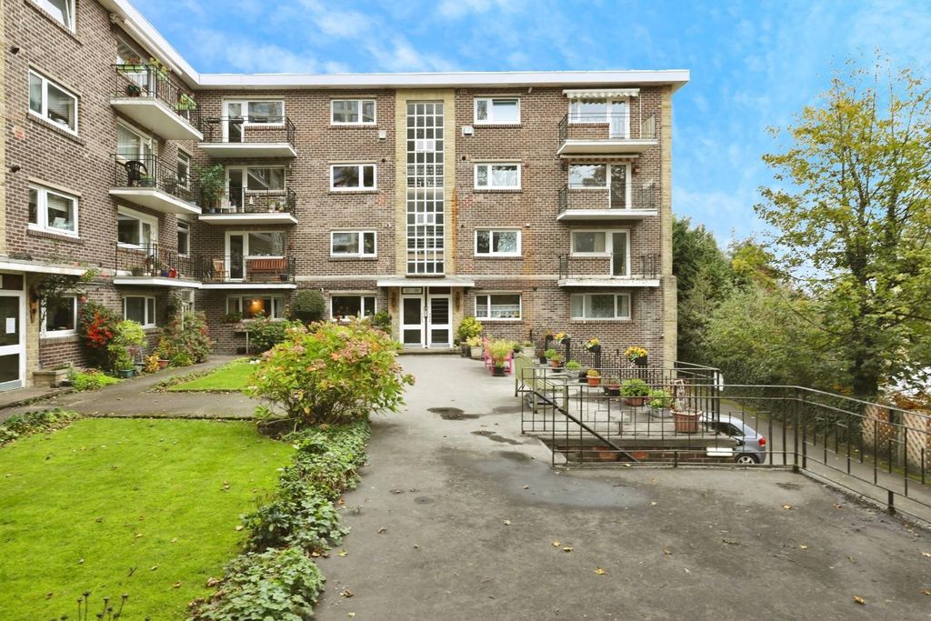 Property photo 1 of 16 External