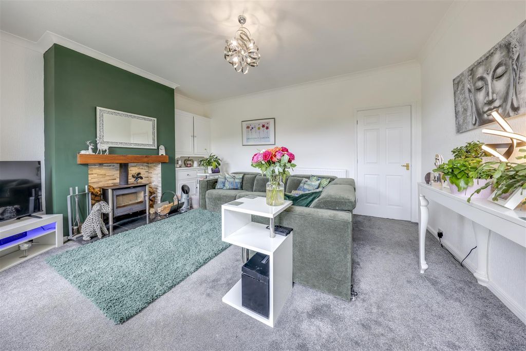 Property photo 2 of 27 Lounge