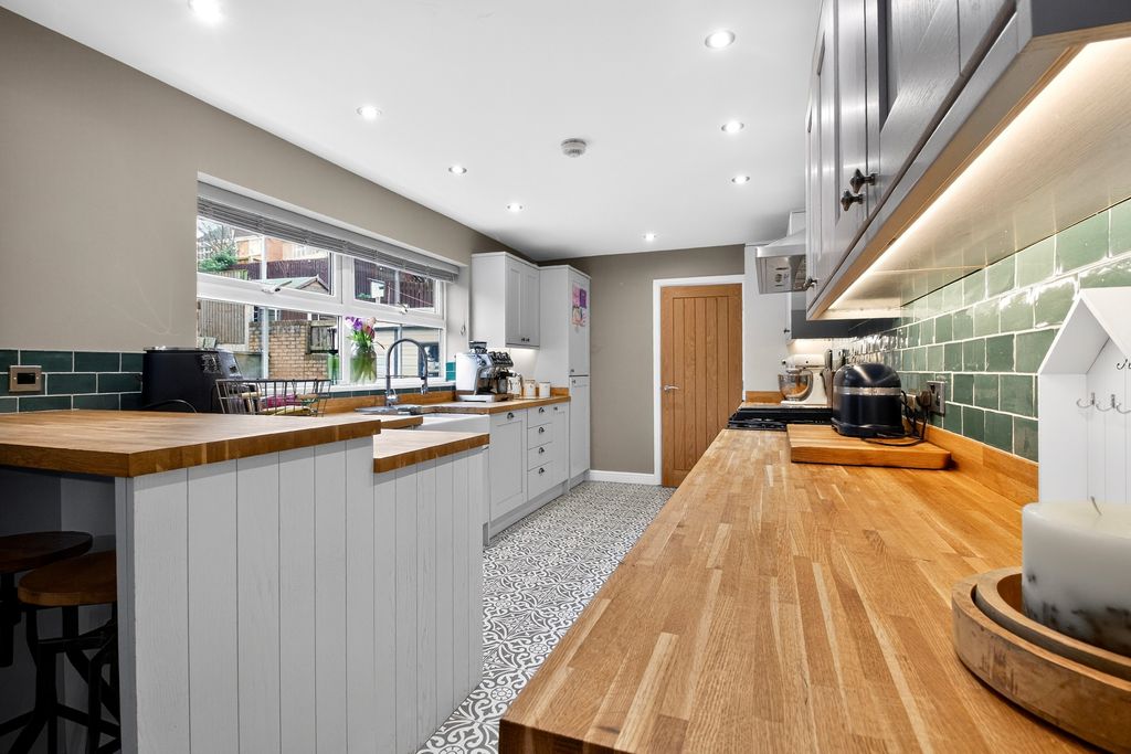 Property photo 3 of 20 Kitchen/Dining Room