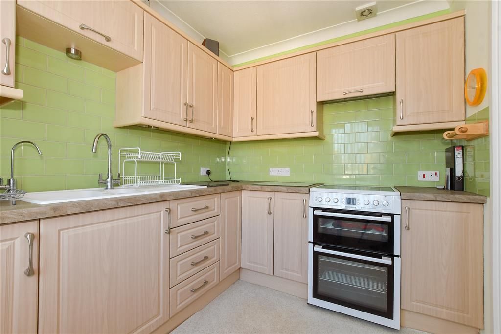 Property photo 3 of 8 Kitchen