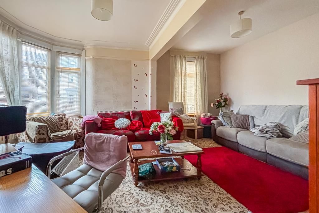 Property photo 2 of 12 Lounge