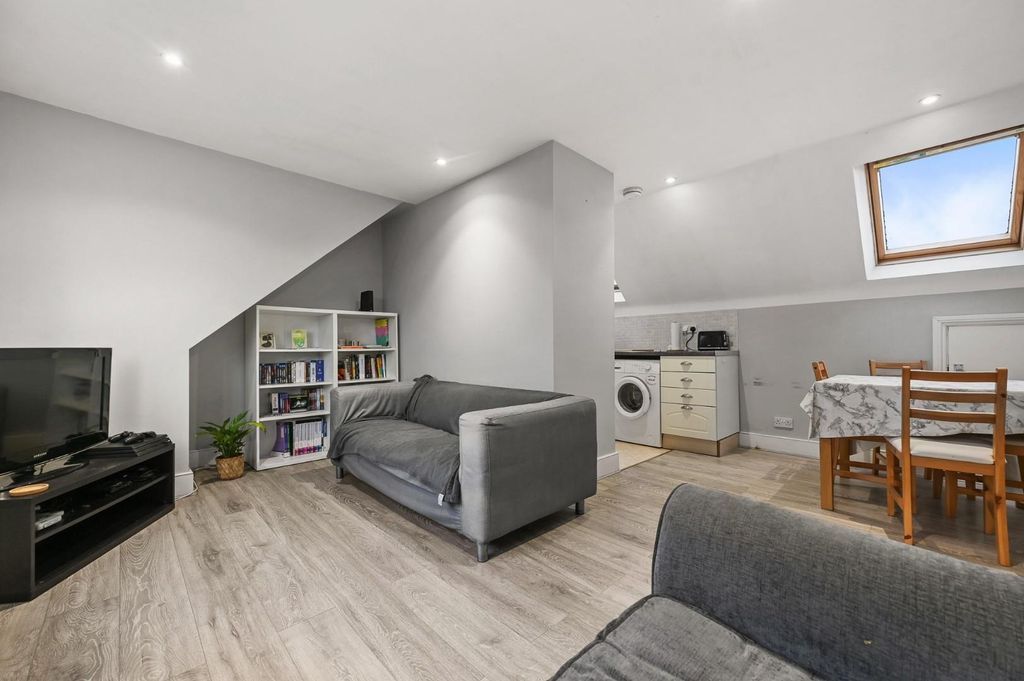 Property photo 1 of 9 2.Jpg