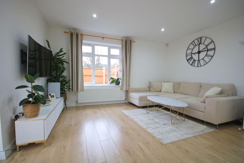 Property photo 3 of 15 liv2 (40).Jpg