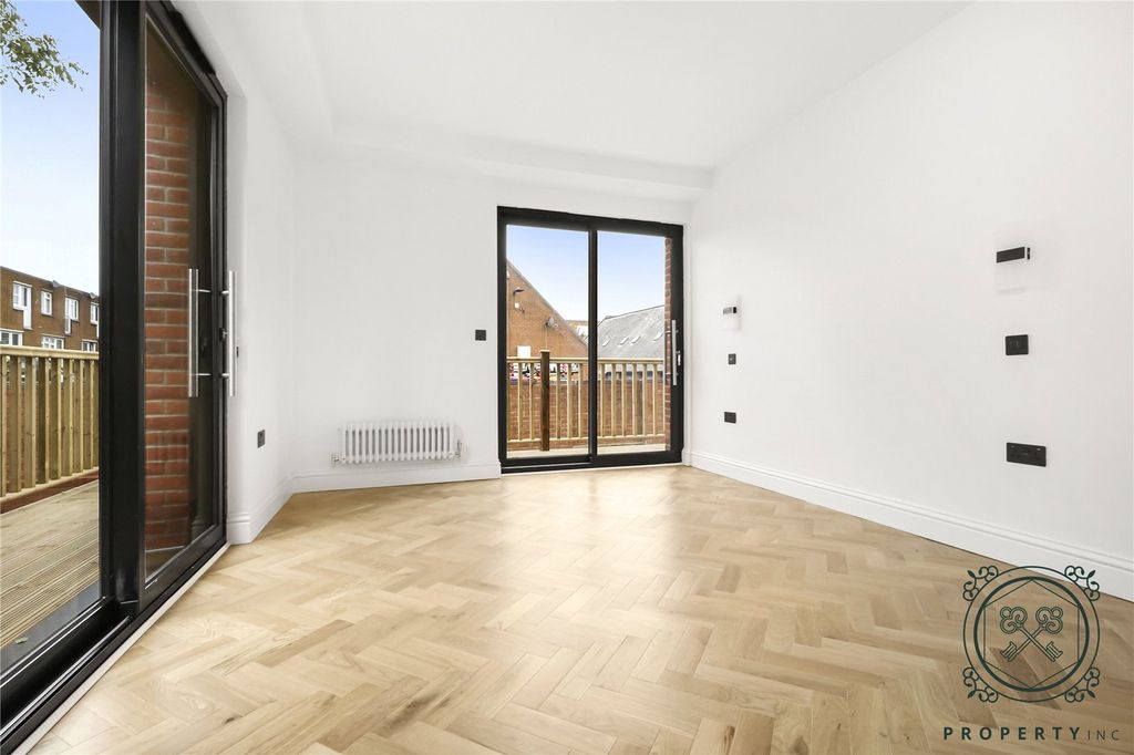 Property photo 2 of 14 Bedroom