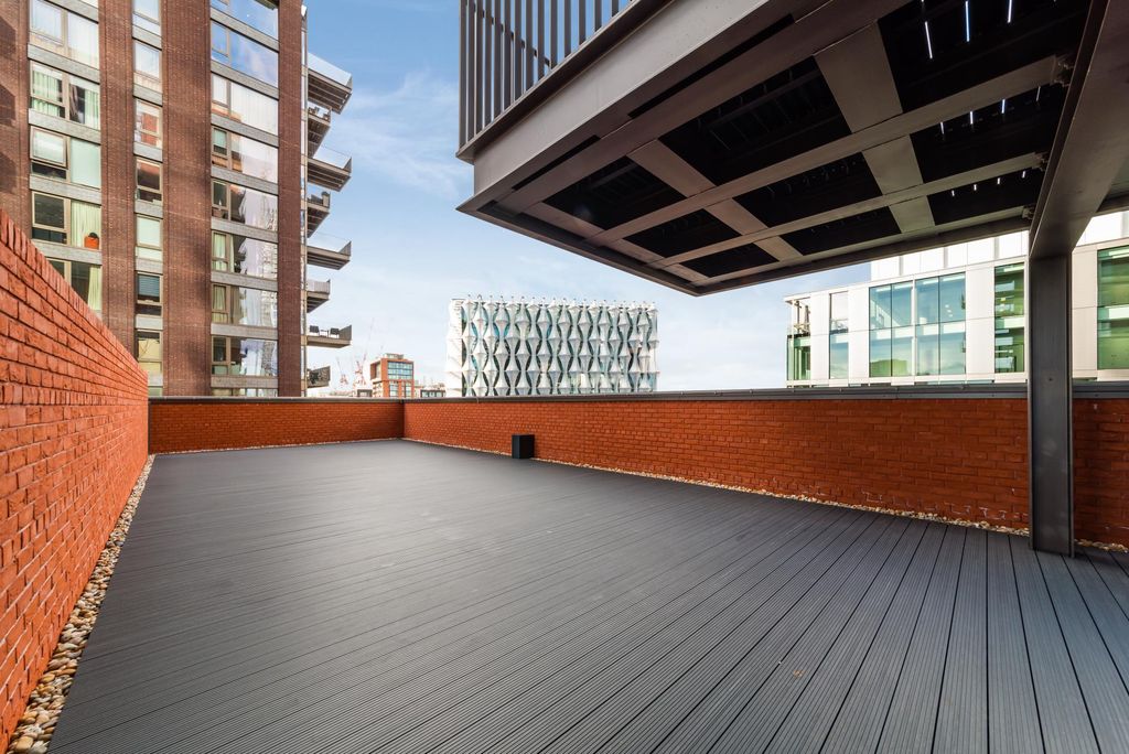 Property photo 2 of 24