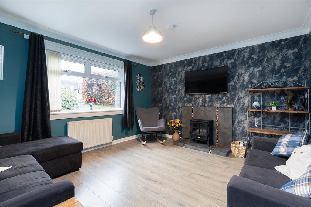 Property photo 3 of 18 Living Room