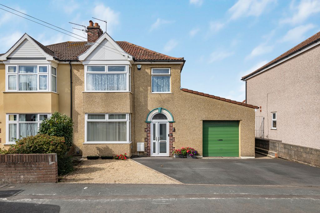 Property photo 1 of 33 Savoy Road