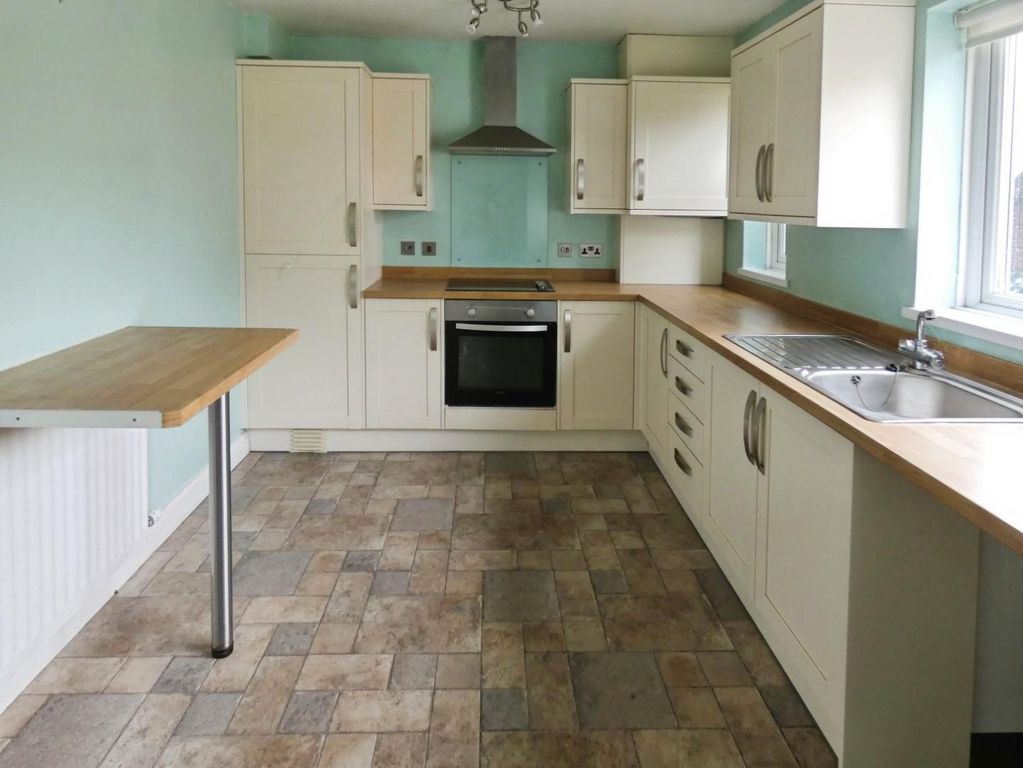 Property photo 2 of 19 Kitchen