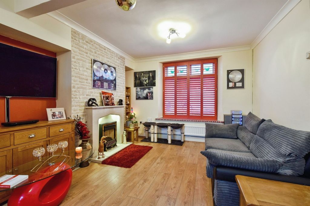 Property photo 2 of 18