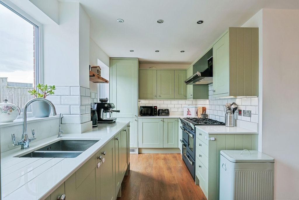 Property photo 3 of 17 Kitchen/Diner