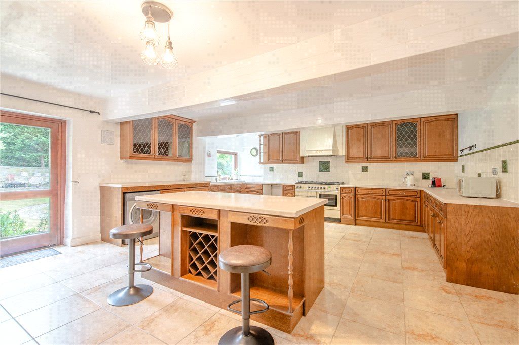 Property photo 3 of 29 Dining Kitchen