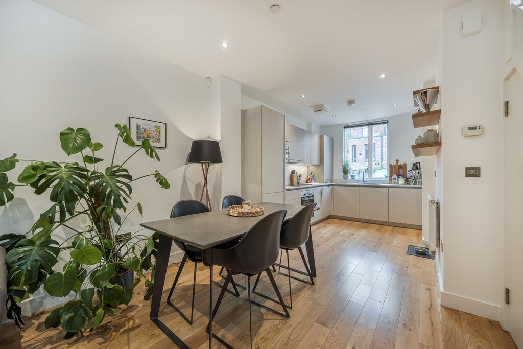 Property photo 2 of 13 1355769-22-68c80495Cb13d