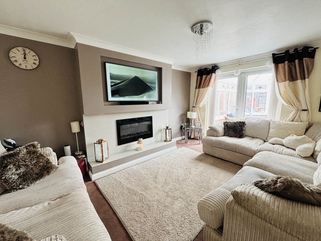 Property photo 2 of 31