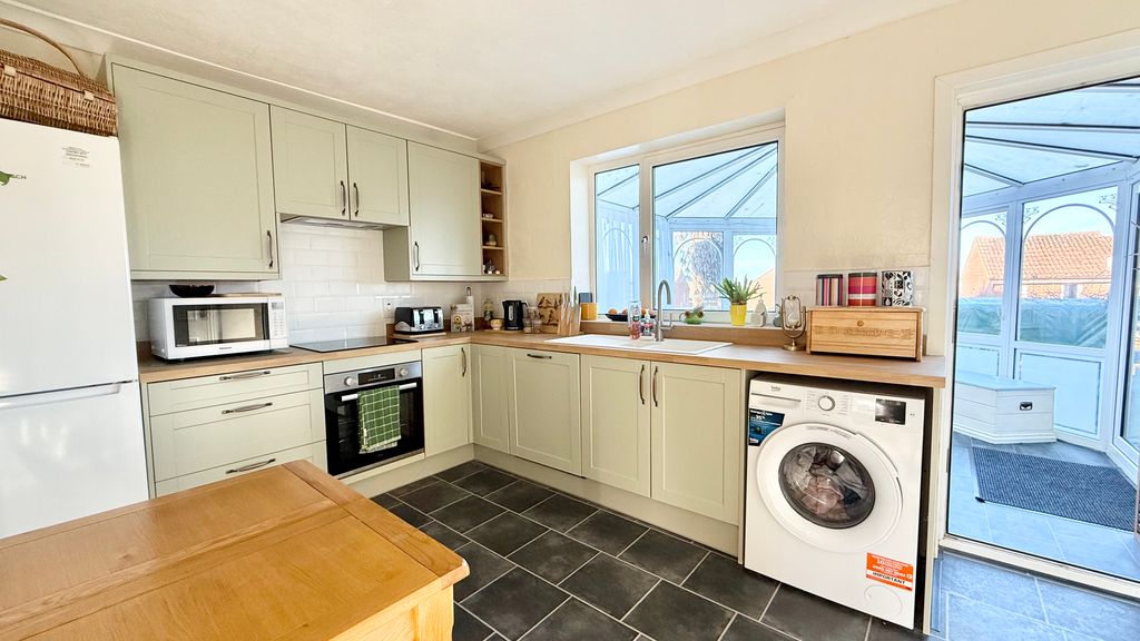 Property photo 3 of 18 Kitchen/Breakfast Room