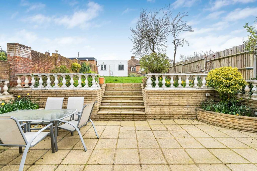 Property photo 3 of 19 Garden