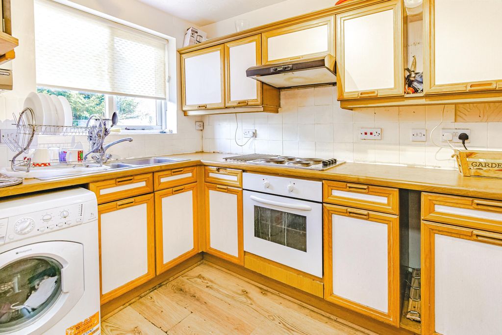 Property photo 3 of 15 Kitchen