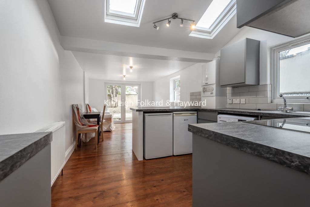 Property photo 1 of 8 721Be1E0-cc5A-4Fdc-9
