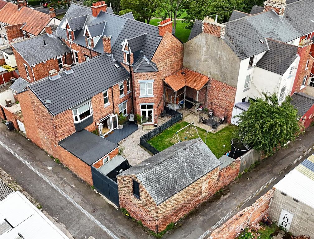 Property photo 2 of 37