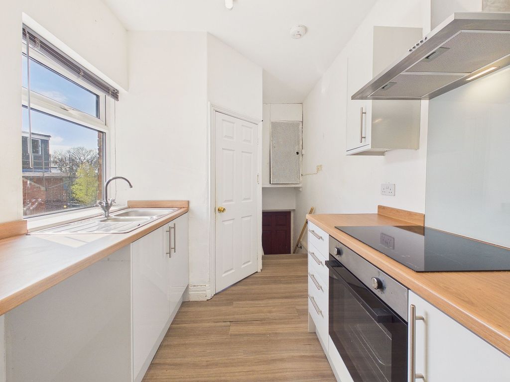 Property photo 3 of 11 Kitchen