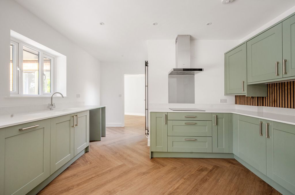 Property photo 2 of 12 1377360-4-69149F8...