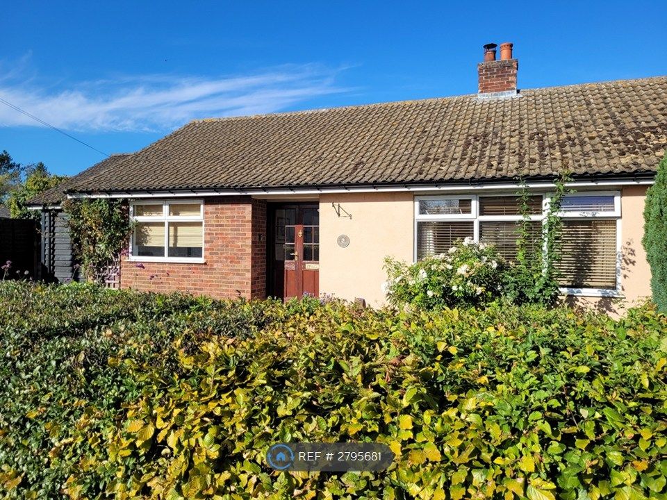 Property photo 1 of 27 Bungalow With Parking Space On Front Driveway