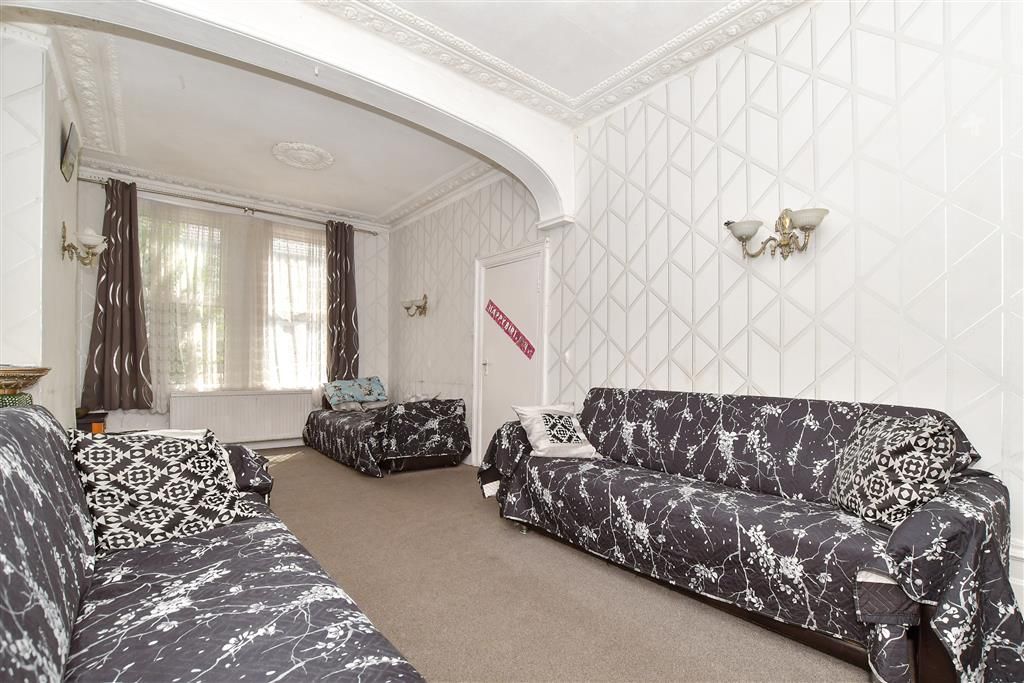 Property photo 3 of 12 Lounge