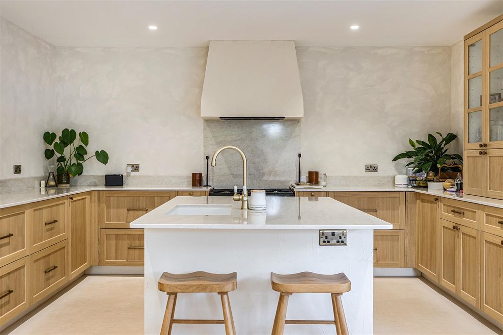 Property photo 2 of 15 1362816-19-68E559A9d66E0.Jpg