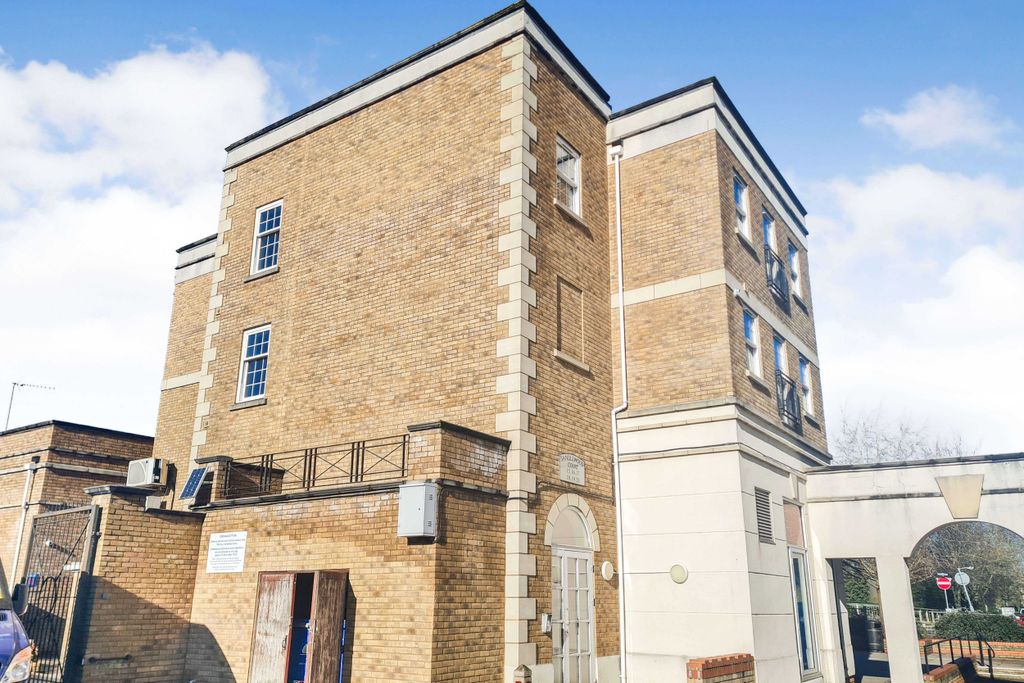 Property photo 2 of 11 15 Sandlewood Court, Barming, Maidstone, Kent, Me16 0Zg