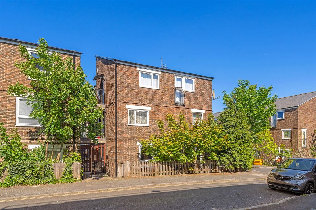 Property photo 2 of 11