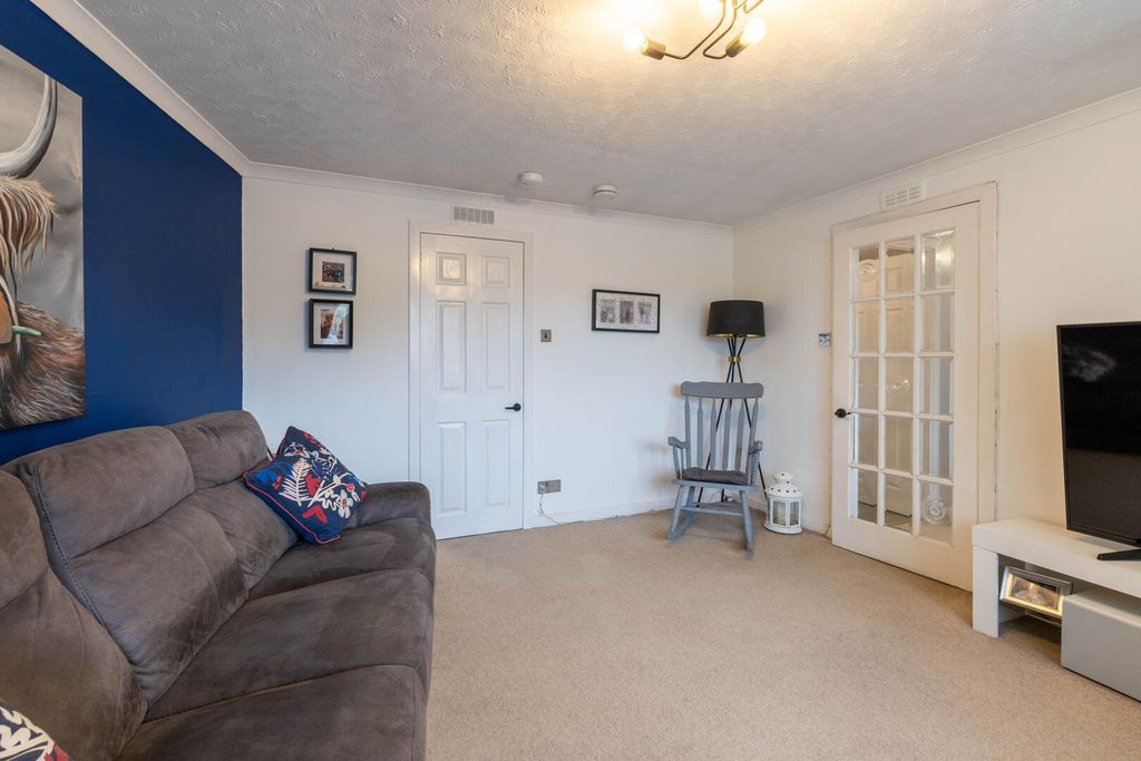 Property photo 3 of 17 Living Room