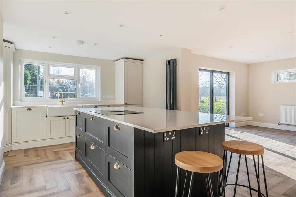 Property photo 2 of 20 1394204-24-694Bd5619349c-Arw.Jpg