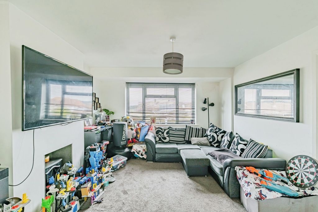 Property photo 2 of 17 Photo