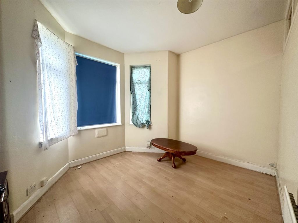 Property photo 2 of 8 Thumbnail_Img_7209.Jpg