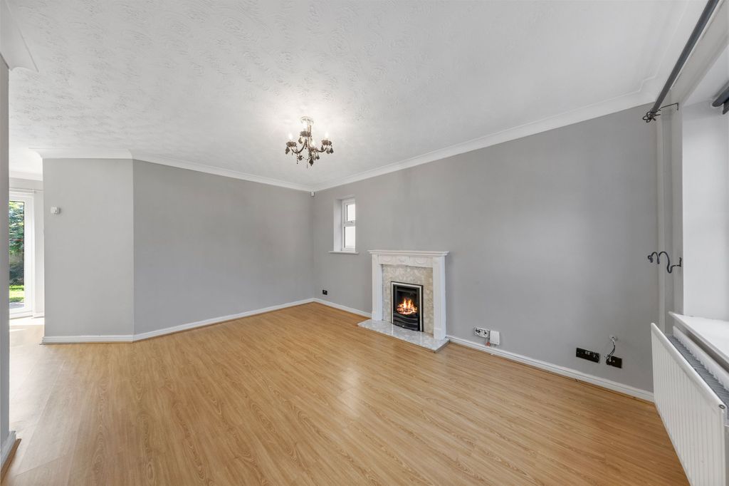 Property photo 2 of 25